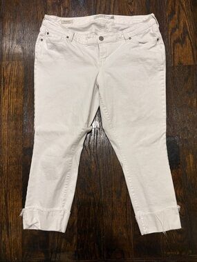 torrid White Cropped Frayed-Hem Jeans